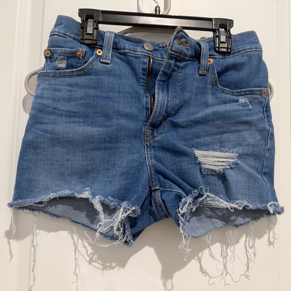 Levis cut offs - Picture 1 of 2